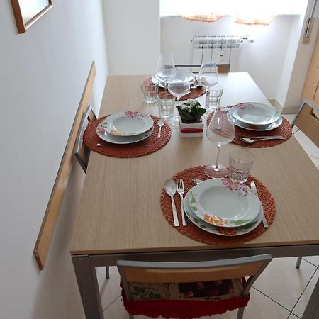 Granny House Apartment Специя Екстериор снимка
